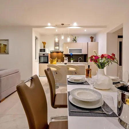 בית נופש Family Friendly House With A Swimming Pool Lumbarda, Korcula - 23775 *